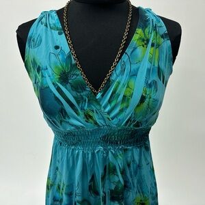 Y2K Sleeveless Dress
Deep V-Neck Babydoll